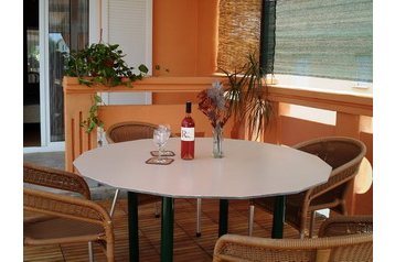 Hrvatska Privát Pirovac, Eksterijer